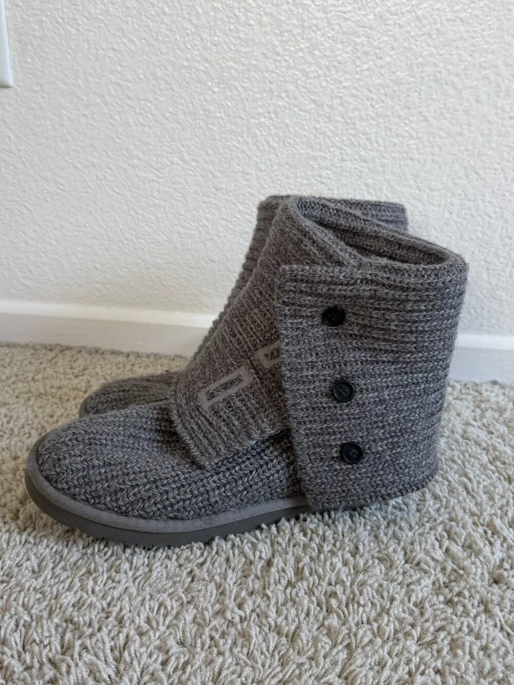 UGG Cardi Boots Knit Foldover Buttons Gray Size 7
